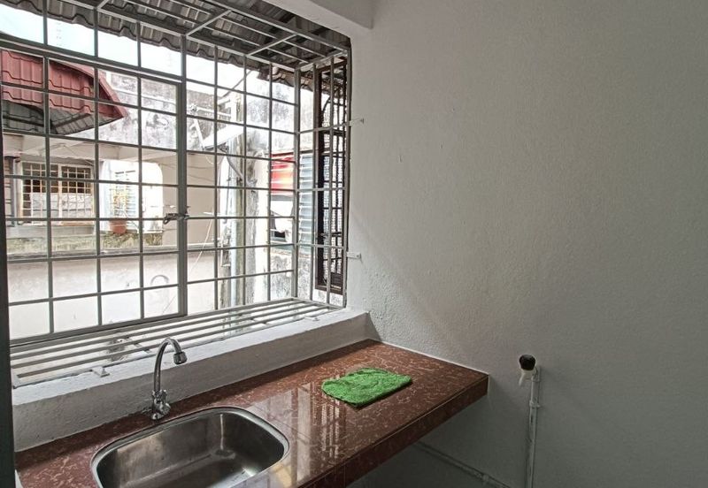 Apartment Impian Top Floor Block F @ Damansara Damai, Petaling Jaya, Selangor.