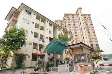 KRISTAL HEIGHTS CONDO, GOMBAK