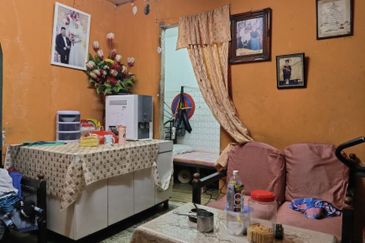 KELUMPUK EMBUN EMAS, AU3 KERAMAT WANGSA