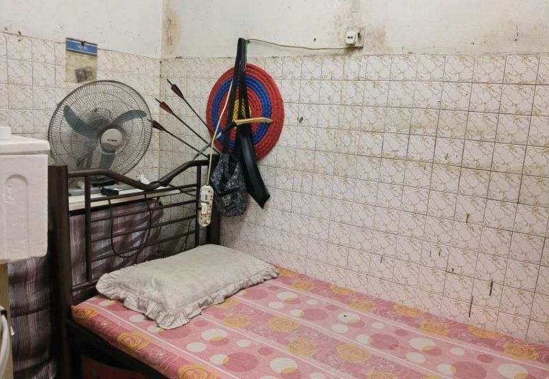 KELUMPUK EMBUN EMAS, AU3 KERAMAT WANGSA