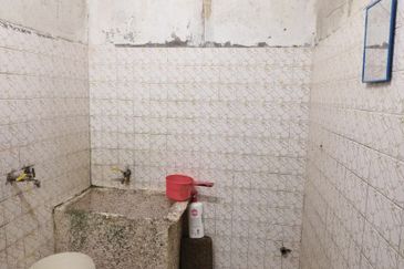 KELUMPUK EMBUN EMAS, AU3 KERAMAT WANGSA