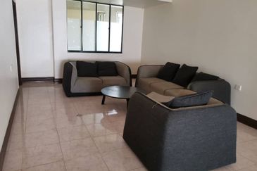 Silverton Condominium (Menara Perak)