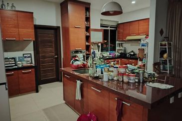 Dedaun, Bandar Cassia