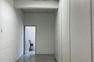 Pusat Perniagaan Jalan Raja Uda