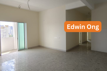 Nice Sea View and Town View Original Bare Unit at Georgetown for Sale