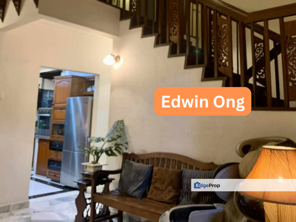 (Mutiara Court) Charming Duplex Apartment Available for Sale at Mutiara Court, Penang, Gelugor