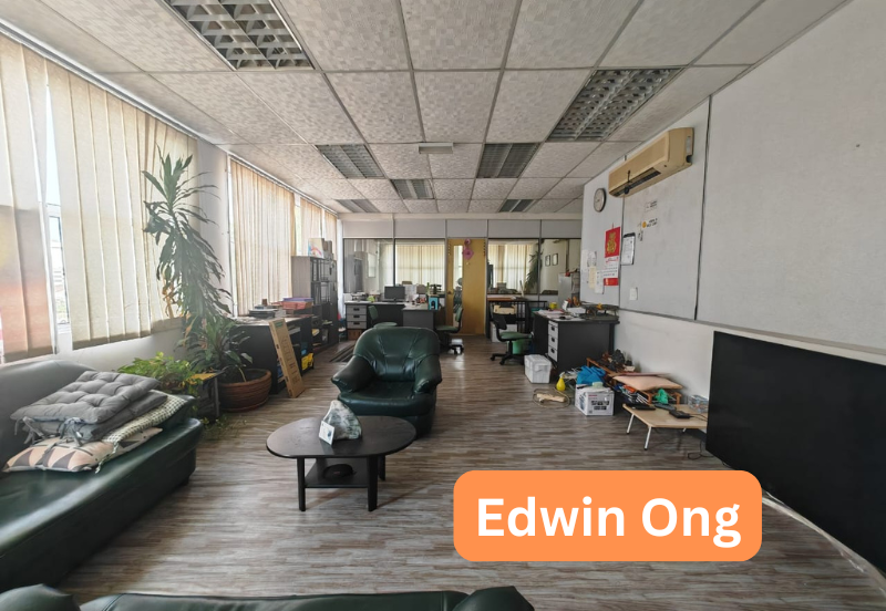 Jalan Permatang Damar Laut