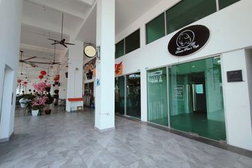 ANSON CUBE GROUND FLOOR WITH MEZANINE GEORGETOWN GOOD FOR INVESTMENT