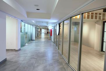 ANSON CUBE GROUND FLOOR WITH MEZANINE GEORGETOWN GOOD FOR INVESTMENT