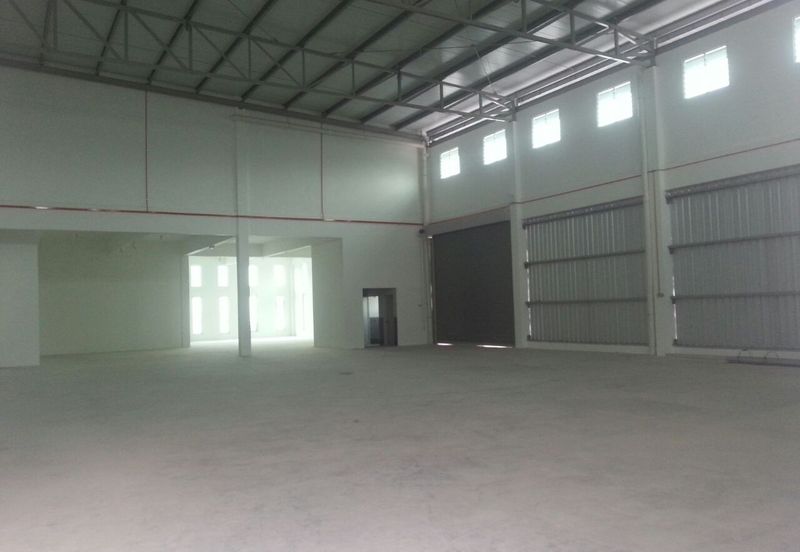 Big Space Container Parking Warehouse/Factory In Bukit Minyk Industry For Rent
