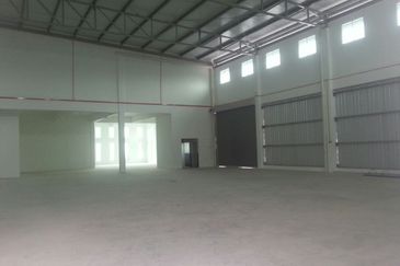 Big Space Container Parking Warehouse/Factory In Bukit Minyk Industry For Rent