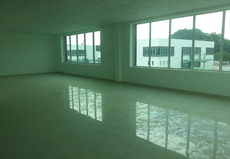 Big Space Container Parking Warehouse/Factory In Bukit Minyk Industry For Rent