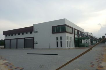 Big Space Container Parking Warehouse/Factory In Bukit Minyk Industry For Rent