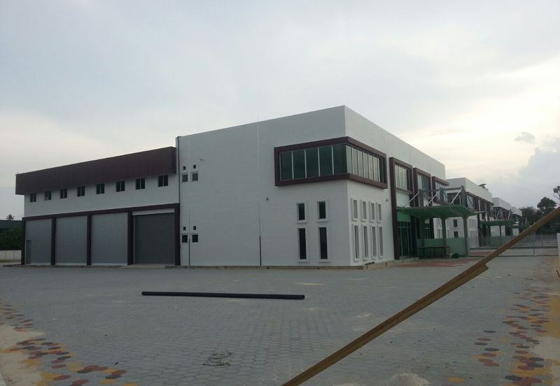 Big Space Container Parking Warehouse/Factory In Bukit Minyk Industry For Rent