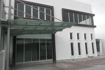 Big Space Container Parking Warehouse/Factory In Bukit Minyk Industry For Rent