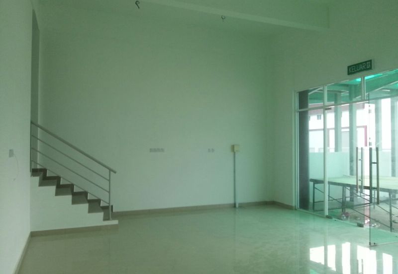 Big Space Container Parking Warehouse/Factory In Bukit Minyk Industry For Rent