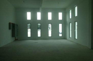 Big Space Container Parking Warehouse/Factory In Bukit Minyk Industry For Rent