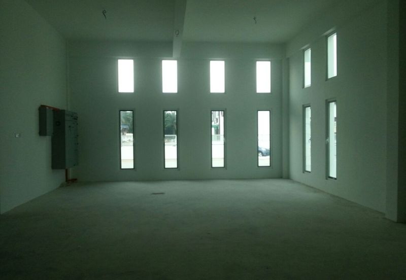 Big Space Container Parking Warehouse/Factory In Bukit Minyk Industry For Rent