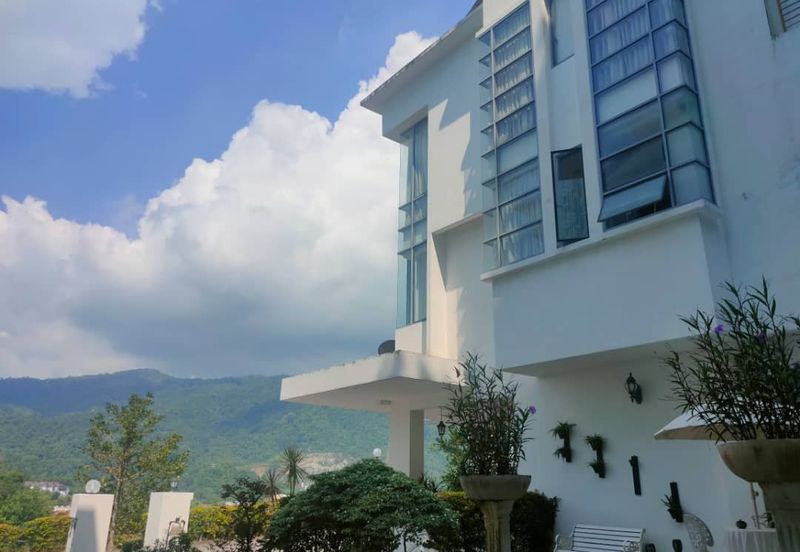 Fully Renovated /Furnished 3 Storey Corner @ Casa Lagenda Mutiara, Tanjung Bungah (Worth buy for retired home)