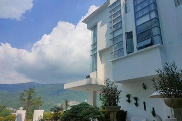 Fully Renovated /Furnished 3 Storey Corner @ Casa Lagenda Mutiara, Tanjung Bungah (Worth buy for retired home)