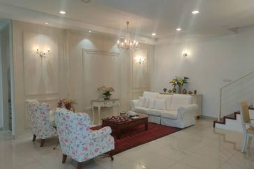 Fully Renovated /Furnished 3 Storey Corner @ Casa Lagenda Mutiara, Tanjung Bungah (Worth buy for retired home)