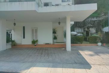 Fully Renovated /Furnished 3 Storey Corner @ Casa Lagenda Mutiara, Tanjung Bungah (Worth buy for retired home)