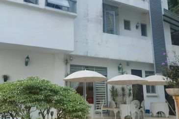 Fully Renovated /Furnished 3 Storey Corner @ Casa Lagenda Mutiara, Tanjung Bungah (Worth buy for retired home)