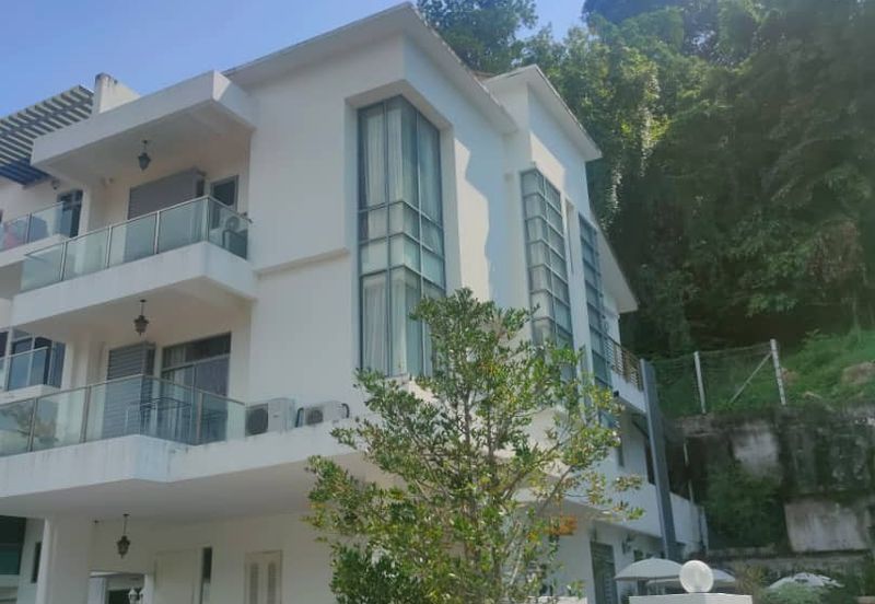 Fully Renovated /Furnished 3 Storey Corner @ Casa Lagenda Mutiara, Tanjung Bungah (Worth buy for retired home)