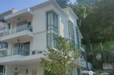 Fully Renovated /Furnished 3 Storey Corner @ Casa Lagenda Mutiara, Tanjung Bungah (Worth buy for retired home)