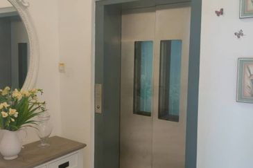 Fully Renovated /Furnished 3 Storey Corner @ Casa Lagenda Mutiara, Tanjung Bungah (Worth buy for retired home)