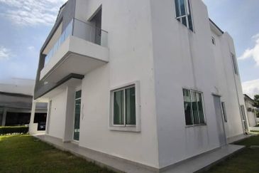 Gated and Guarded Spacious 2 storey Bungalow House  For Sale @ Bukit Mertajam