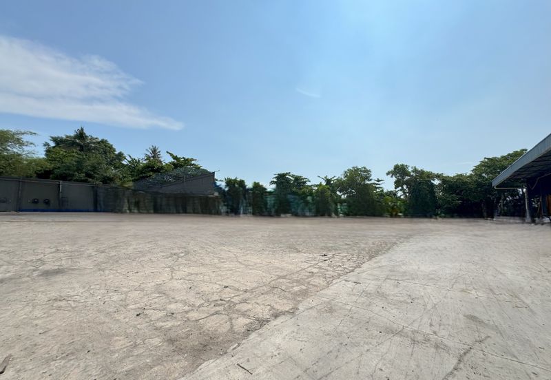 Factory/Warehouse With Big Land And Build Up Size Located In Nibong Tebal, Near High Way.