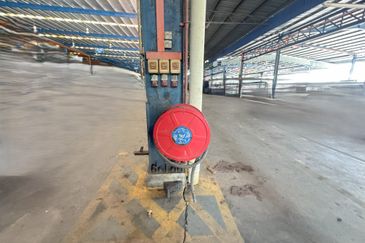 Factory/Warehouse With Big Land And Build Up Size Located In Nibong Tebal, Near High Way.