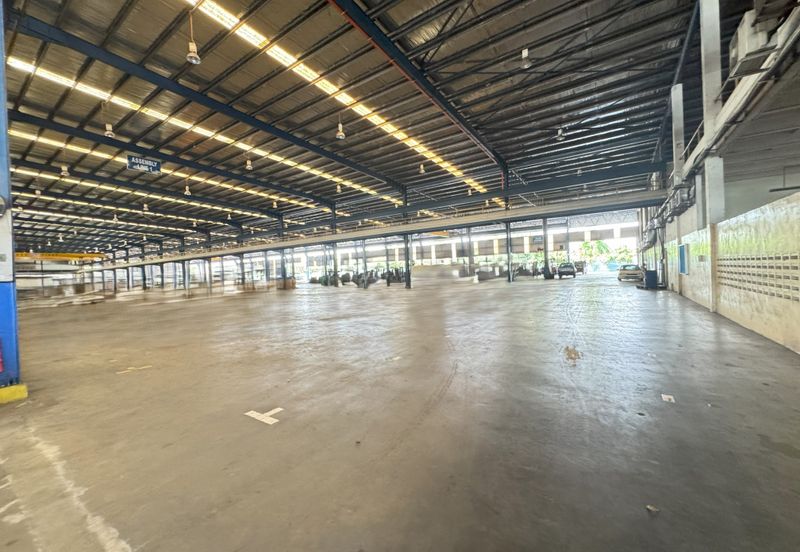Factory/Warehouse With Big Land And Build Up Size Located In Nibong Tebal, Near High Way.