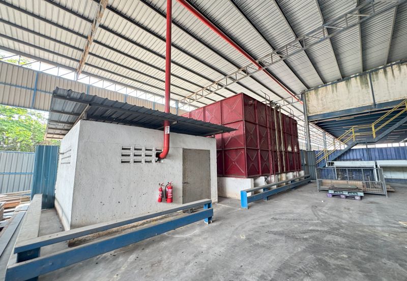 Factory/Warehouse With Big Land And Build Up Size Located In Nibong Tebal, Near High Way.