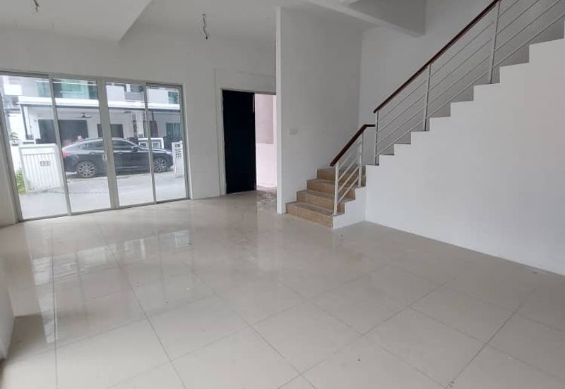 Worth Buy Brand new gated/guarded 3 Storey Corner House @ Raja Uda, near schools,banks,hawker foods center. 