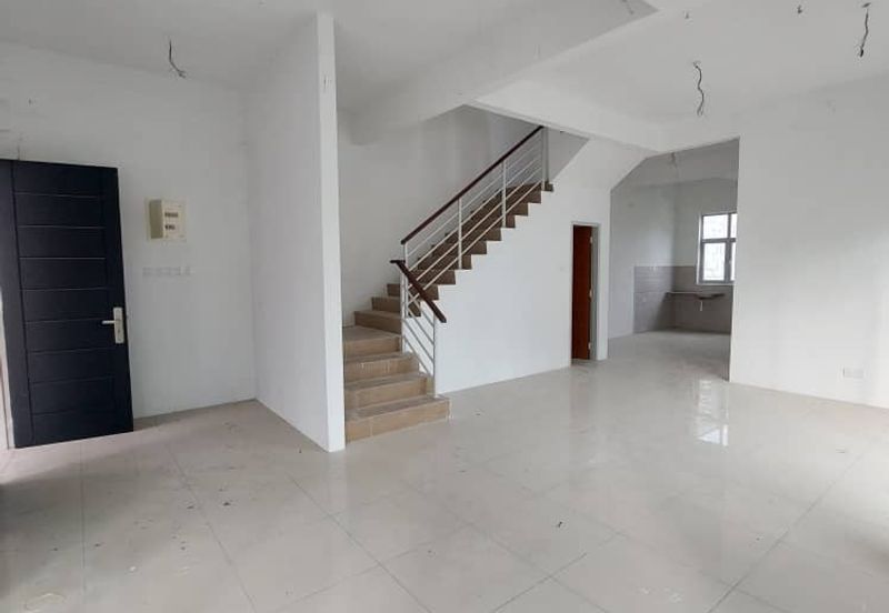 Worth Buy Brand new gated/guarded 3 Storey Corner House @ Raja Uda, near schools,banks,hawker foods center. 