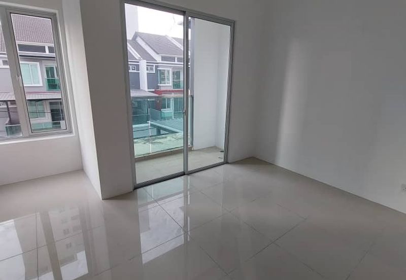 Worth Buy Brand new gated/guarded 3 Storey Corner House @ Raja Uda, near schools,banks,hawker foods center. 