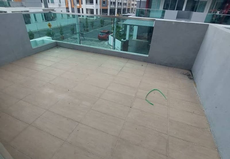 Worth Buy Brand new gated/guarded 3 Storey Corner House @ Raja Uda, near schools,banks,hawker foods center. 