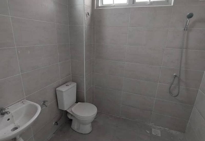 Worth Buy Brand new gated/guarded 3 Storey Corner House @ Raja Uda, near schools,banks,hawker foods center. 