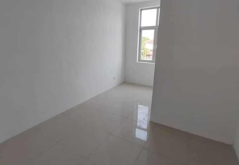 Worth Buy Brand new gated/guarded 3 Storey Corner House @ Raja Uda, near schools,banks,hawker foods center. 