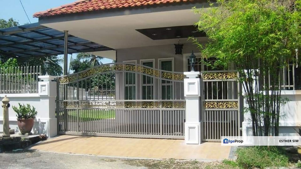 FOR SALE: Renovated 2-Storey Home with Expansive Compound @ Taman Desa Wangsa, Batu Maung,Bayan Lepas,Penang., Penang, Batu Maung