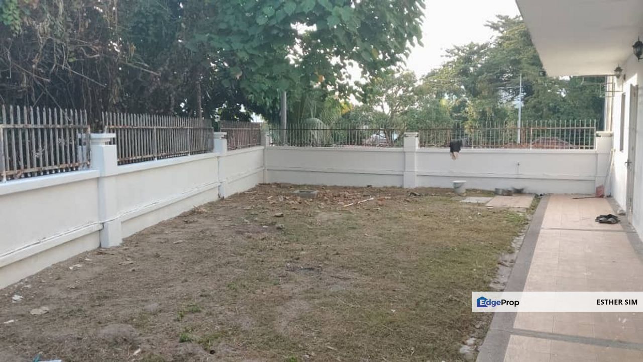 FOR SALE: Renovated 2-Storey Home with Expansive Compound @ Taman Desa Wangsa, Batu Maung,Bayan Lepas,Penang., Penang, Batu Maung