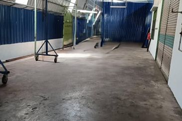 Semi-Detached Factory For Sale in Bukit Minyak, Permatang Tinggi