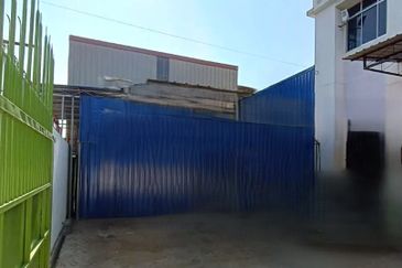 Semi-Detached Factory For Sale in Bukit Minyak, Permatang Tinggi