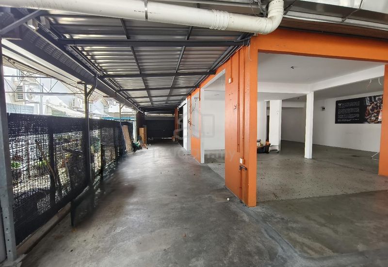 Single Storey Semi-D Facing Mainroad Suit For Shown Room or Restaurant in Penang.