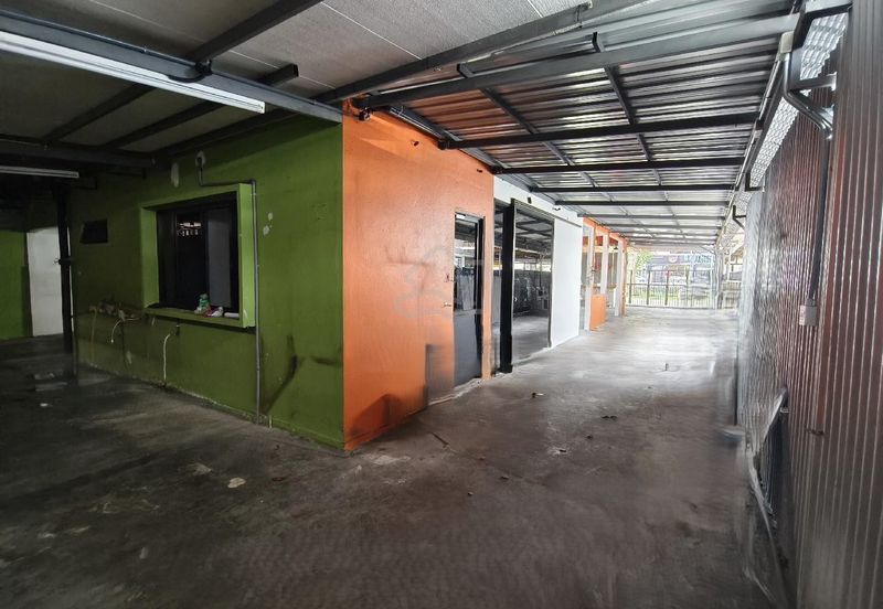 Single Storey Semi-D Facing Mainroad Suit For Shown Room or Restaurant in Penang.