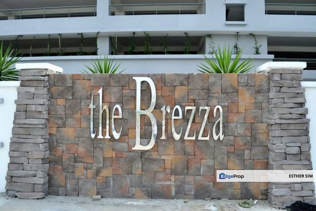 High ROI Opportunity! Fully Renovated Corner Unit @ The Brezza, Tanjung Tokong , near Strait Quay , Lotus's and International School, Penang, Tanjung Tokong