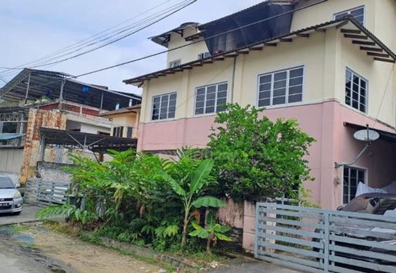 Townhouse and Land Located in Kepong, Near one of FRIM's Entrances