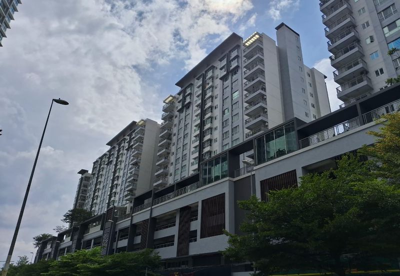 First Residence (Residensi Unggul)